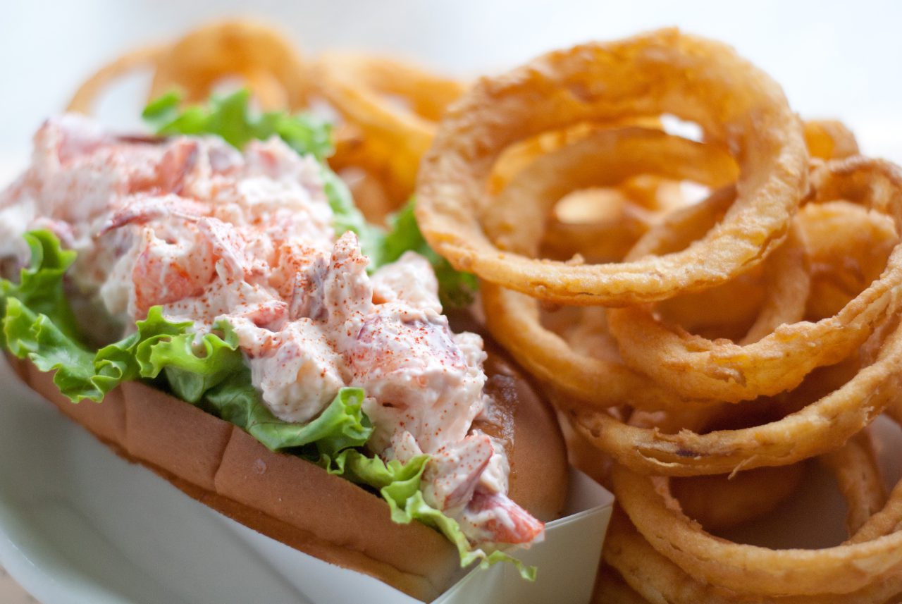 Fox's Lobster - Lobster roll with onion rings